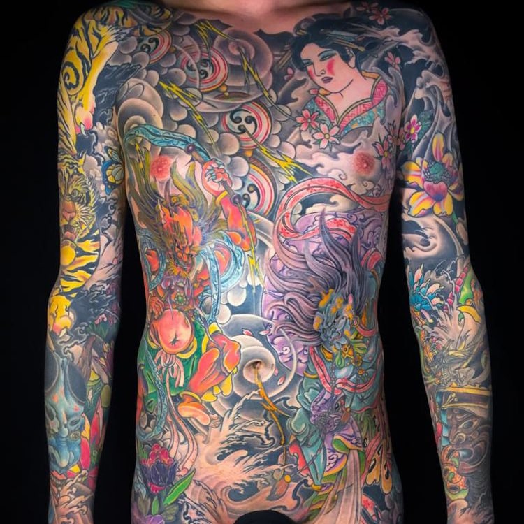 Full color Japanse bodysuit tattoo door Maarten