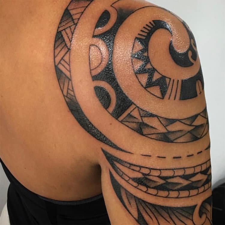 Maori Polynesische tribal tattoo voorbeeld