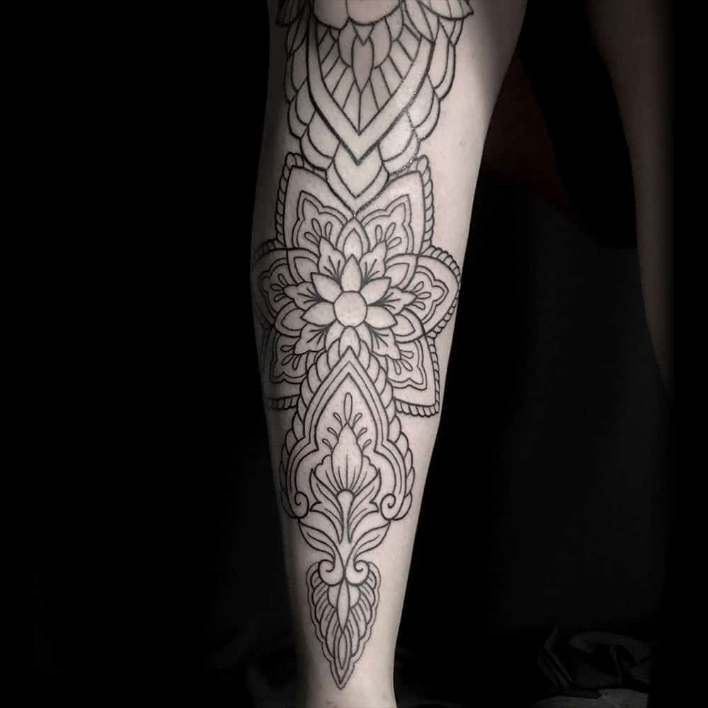 Lijnwerk mandala tattoo