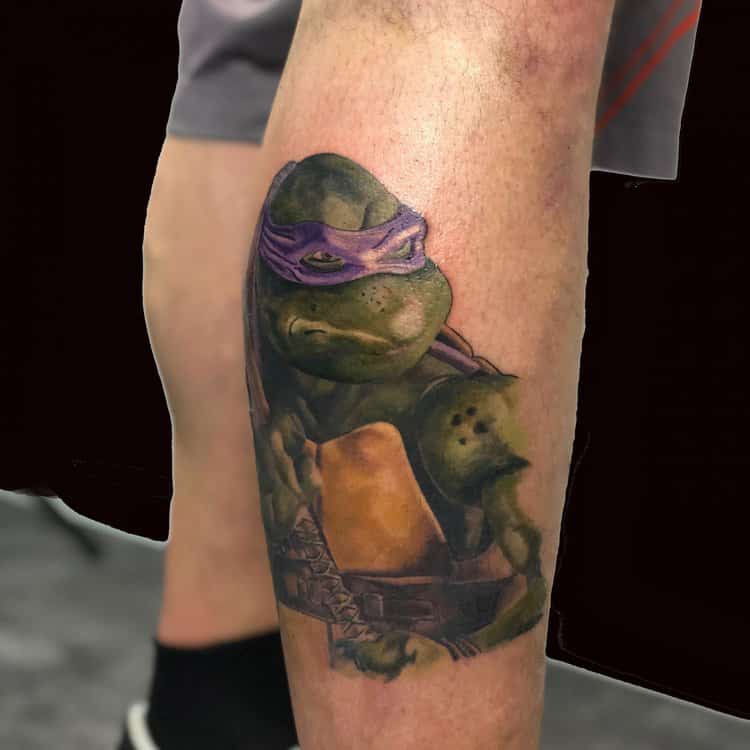 Full color tattoo Donatello uit Turtles