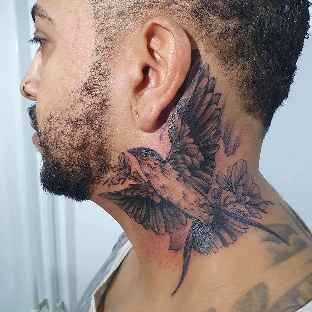 Handgetekende vogel in de nek