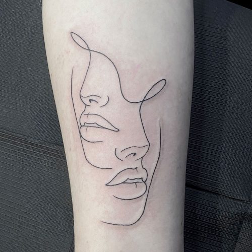 Fineline tattoo vrouwelijke gezichten