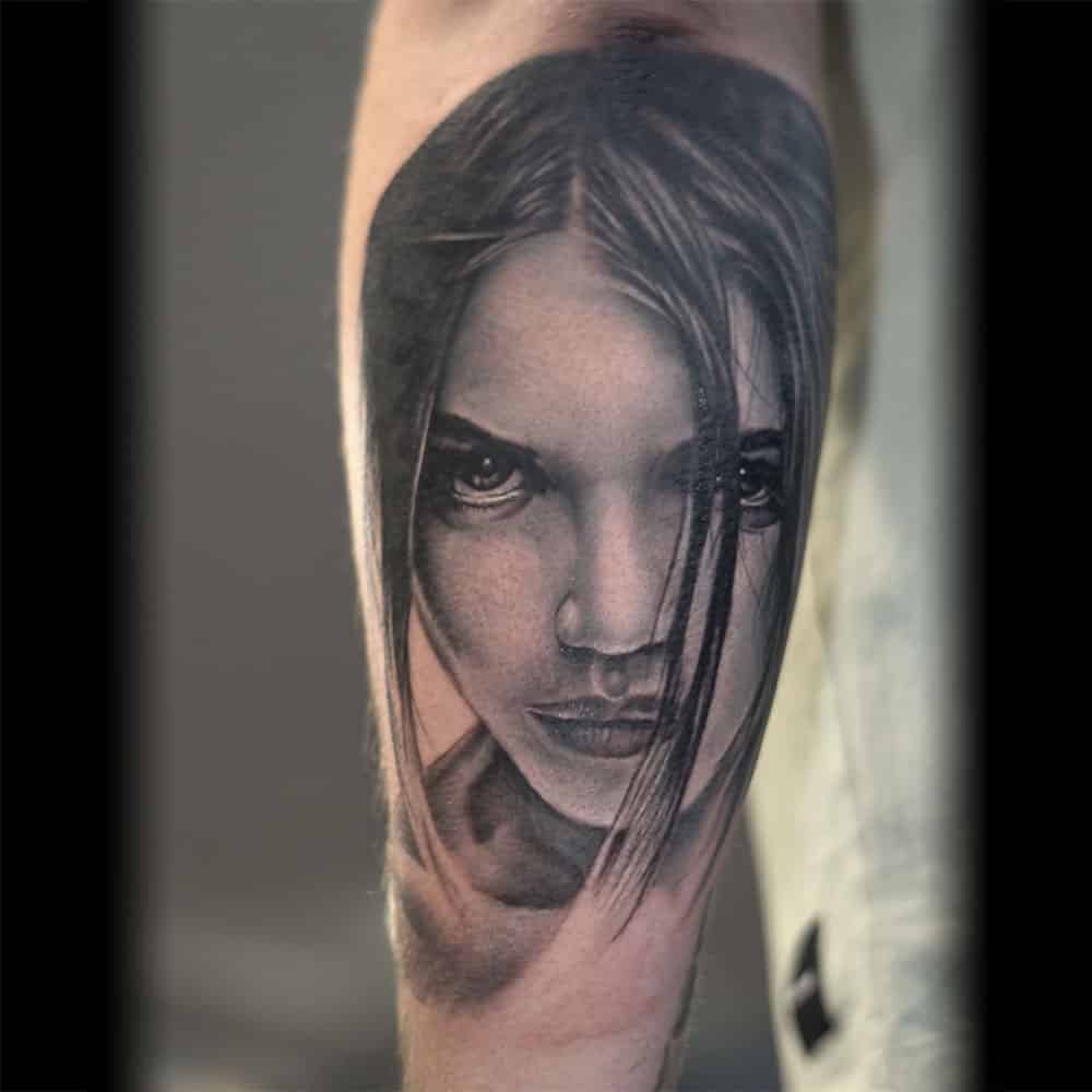Portret black grey realistische tattoo Remko