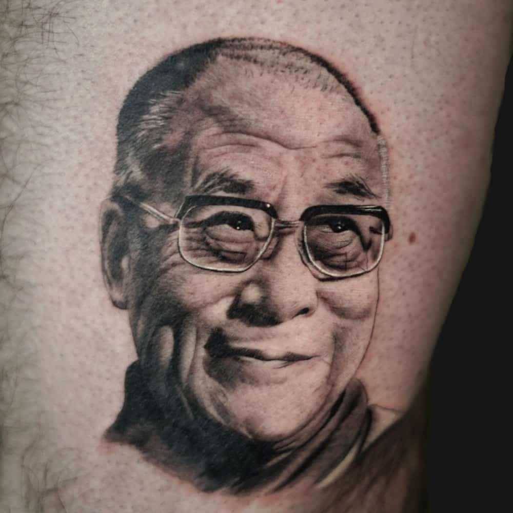 Portret tattoo Dalai Lama Remko tatoeage