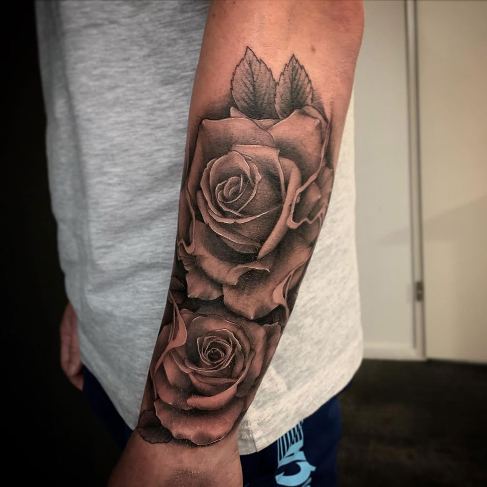 Realistische rozen tatoeage Guus
