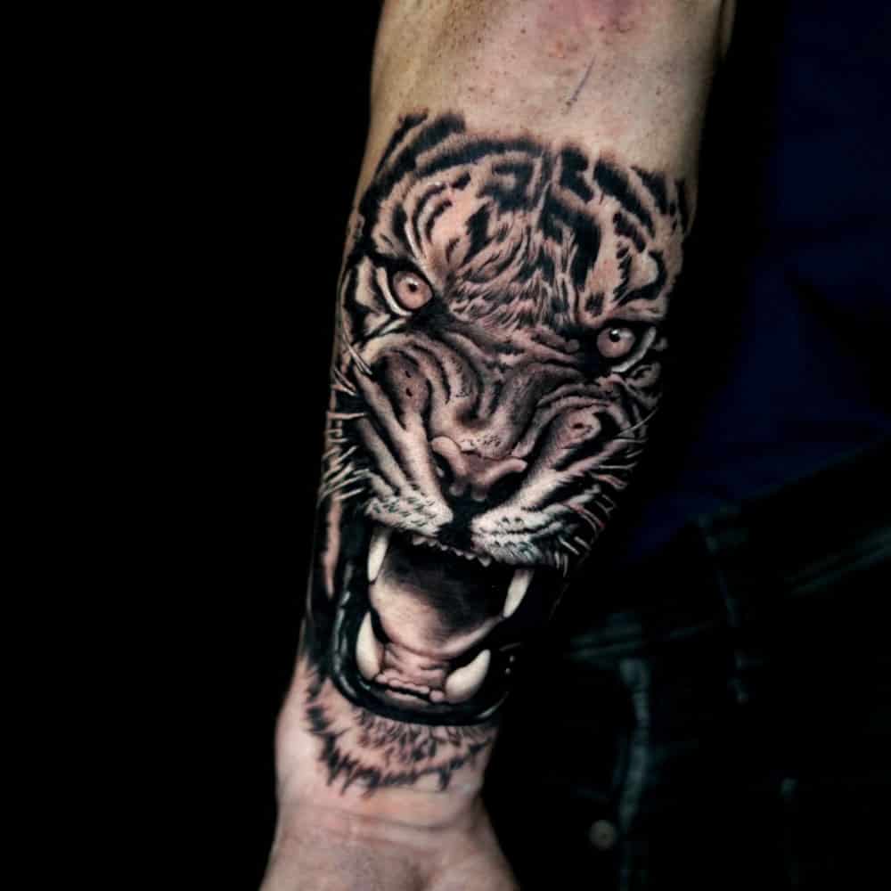 Realistische tijger tattoo Remko