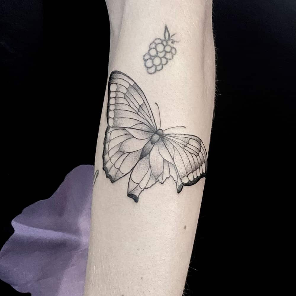 Vlinder shading tattoo Danique