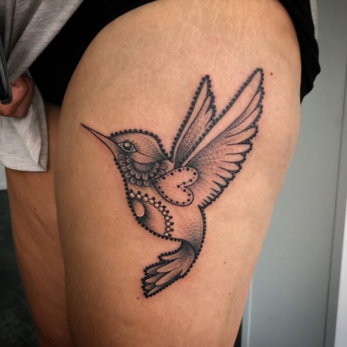Dotwork kolibri blackwork tattoo