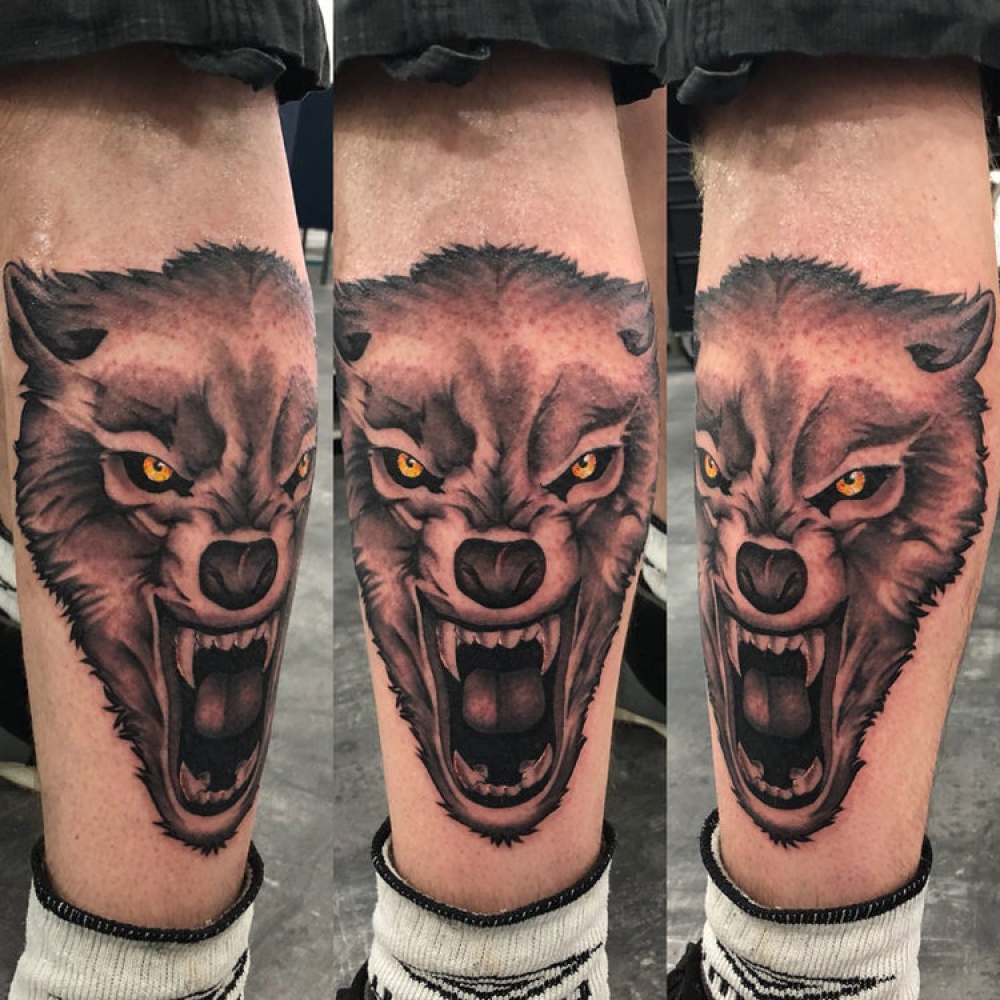 Wolf tattoo kuit