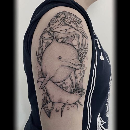 Custom made zeedieren sleeve schildpad dolfijn rog tattoo