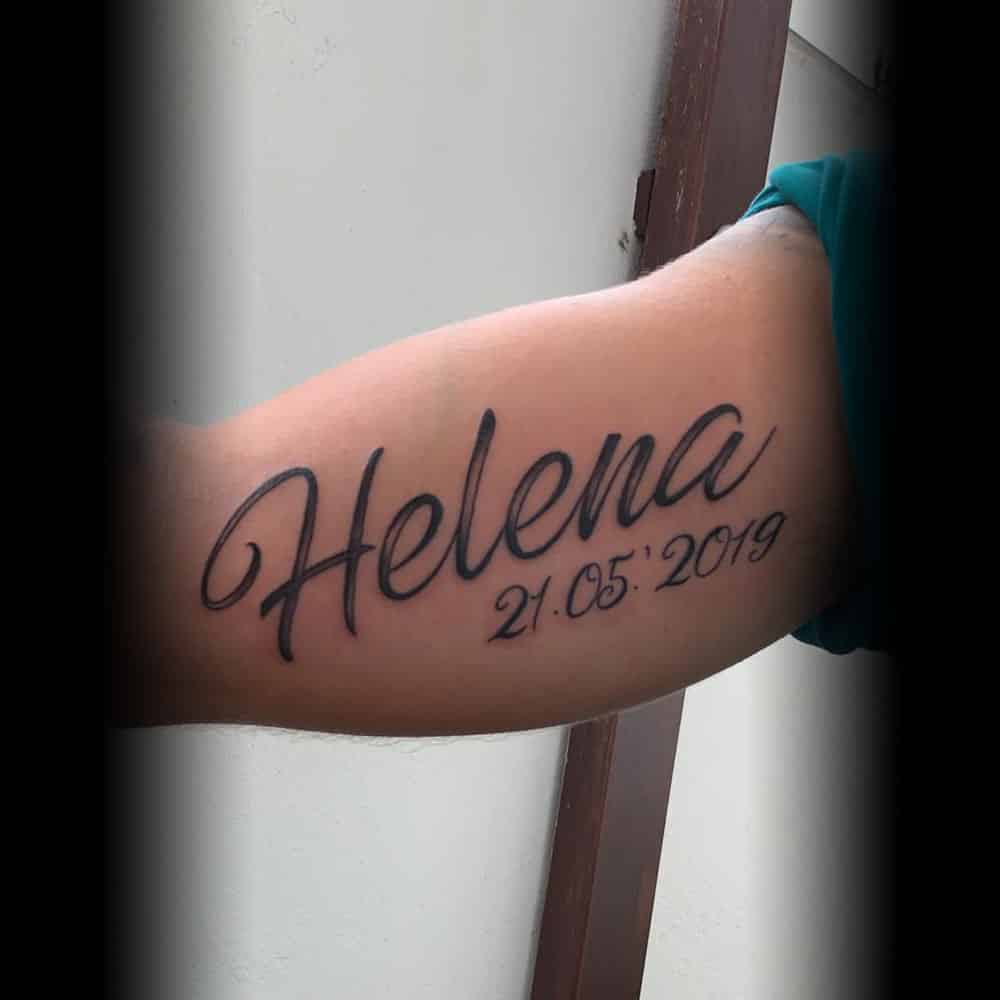 Custom lettering tattoo Helene met geboortedatum