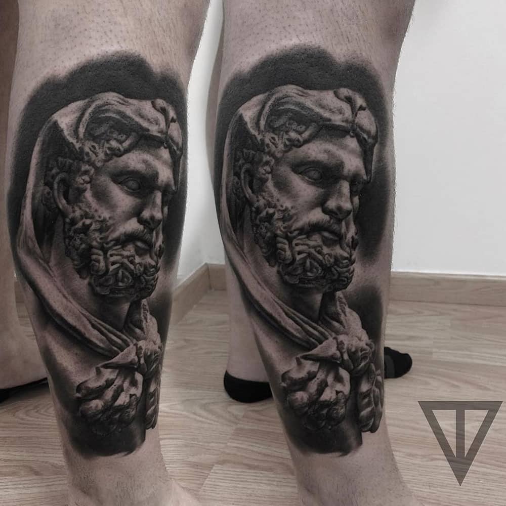 Grieks standbeeld tattoo realistisch Roman Vainer