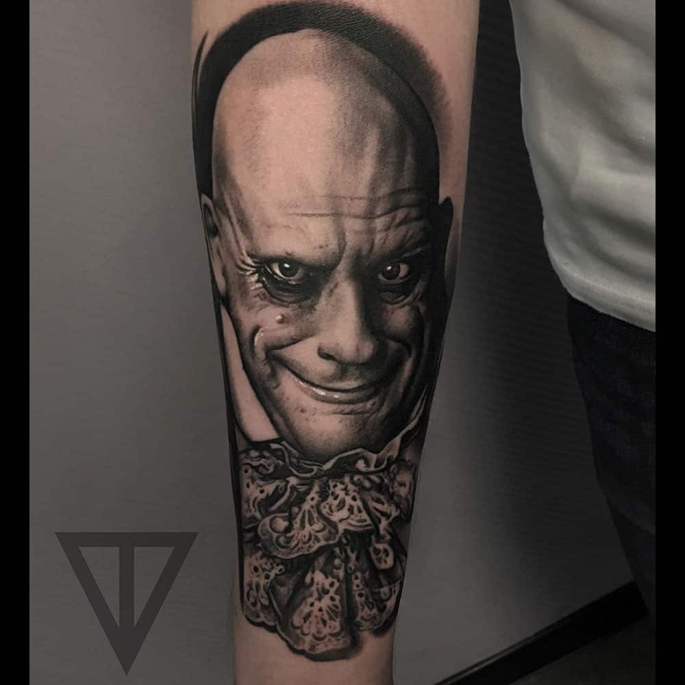 Uncle Fester Addams Family portret tattoo Roman Vainer