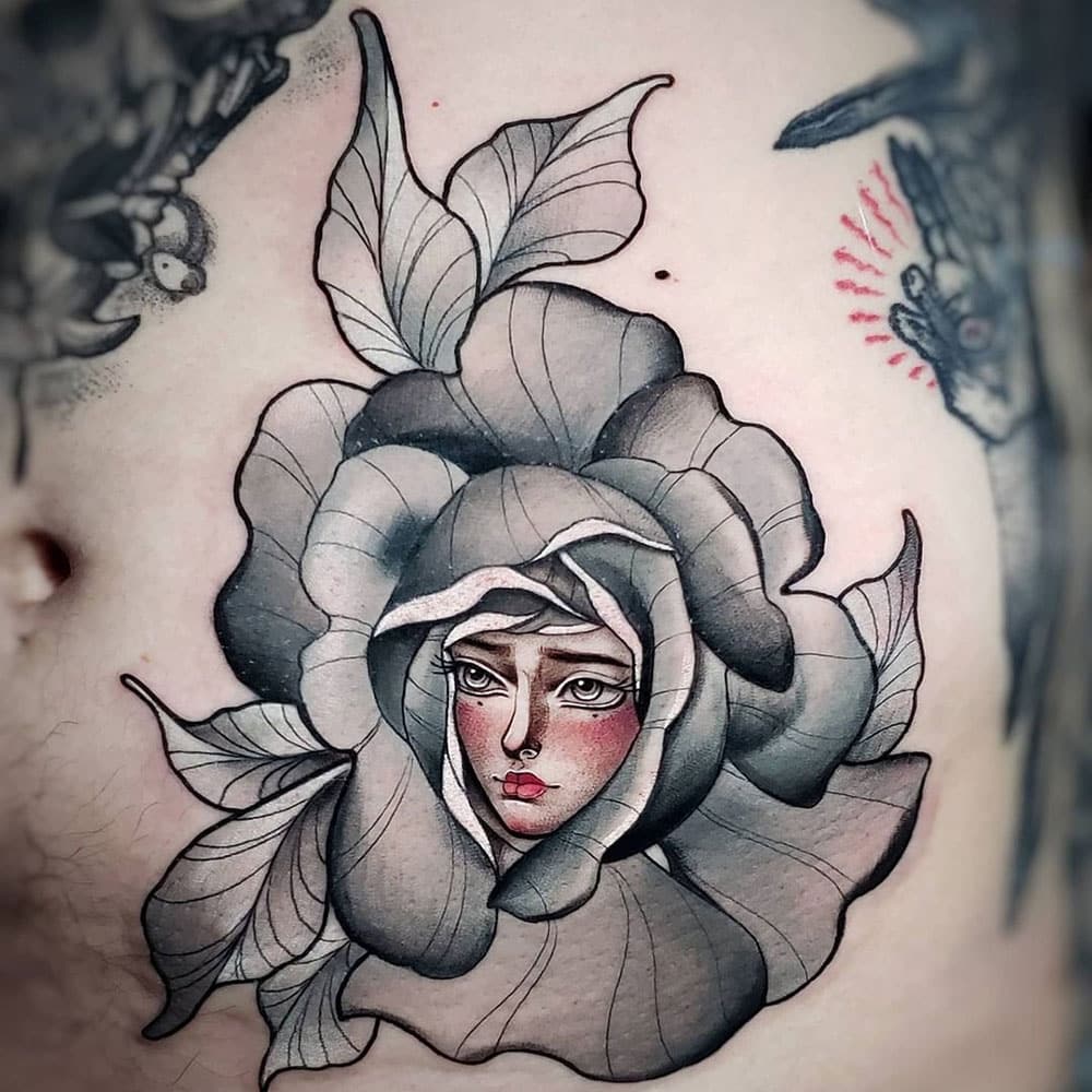 Vrouwen portret in bladeren Molly tattoo