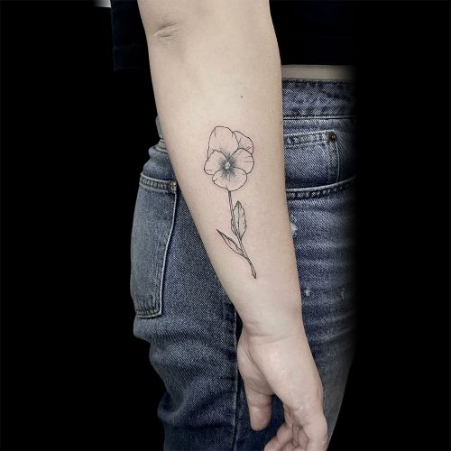 Fineline enkel bloem tattoo Danique