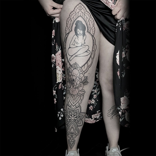 Beensleeve full legsleeve ornamental stijl tattoo Danique