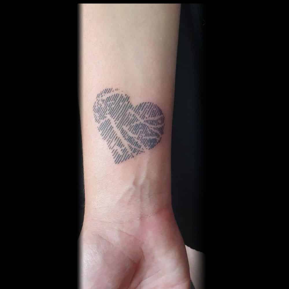 Vingerafdruk tatoeage fingerprint tattoo black and grey