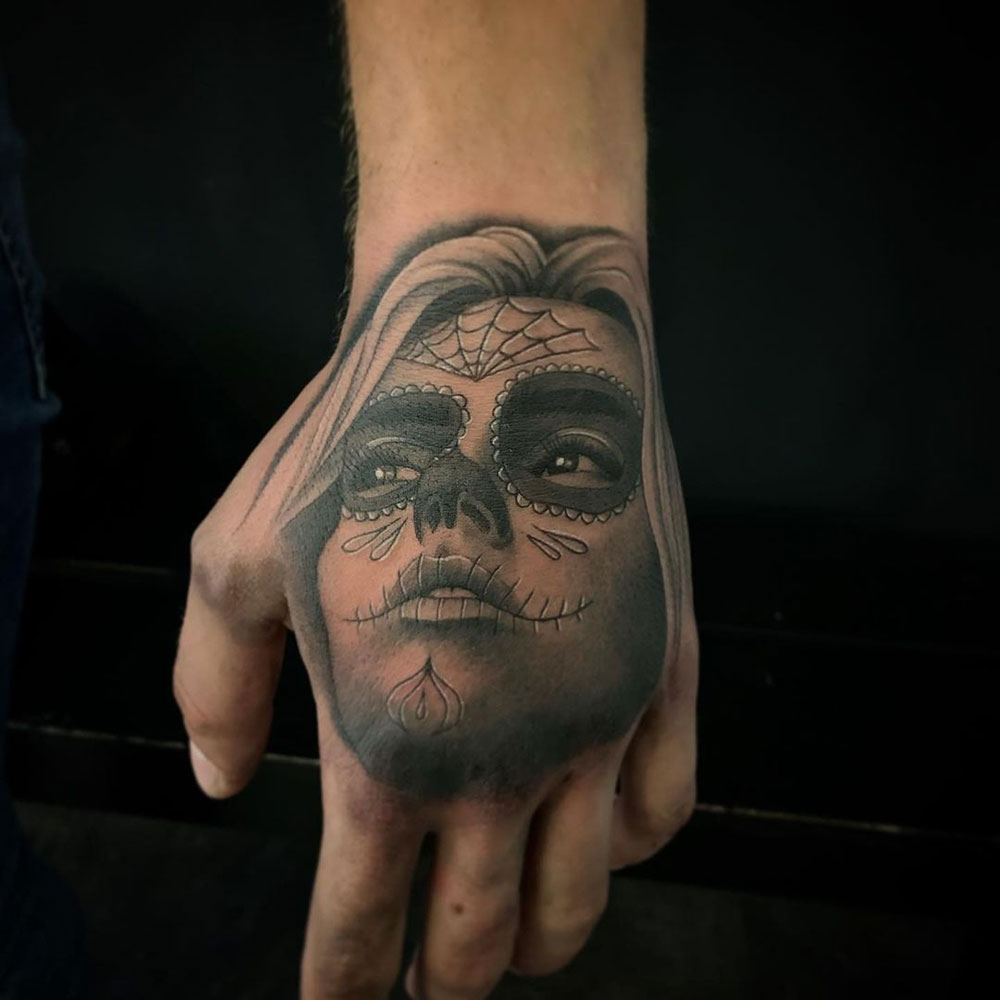 Chicano portret hand tattoo Guus