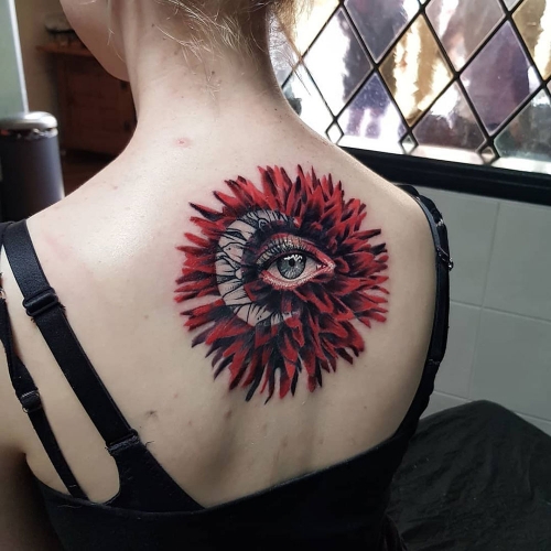 Full color oog met maan tattoo Jona