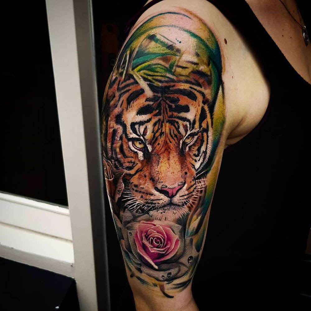 Full color tijger roos tattoo Jona