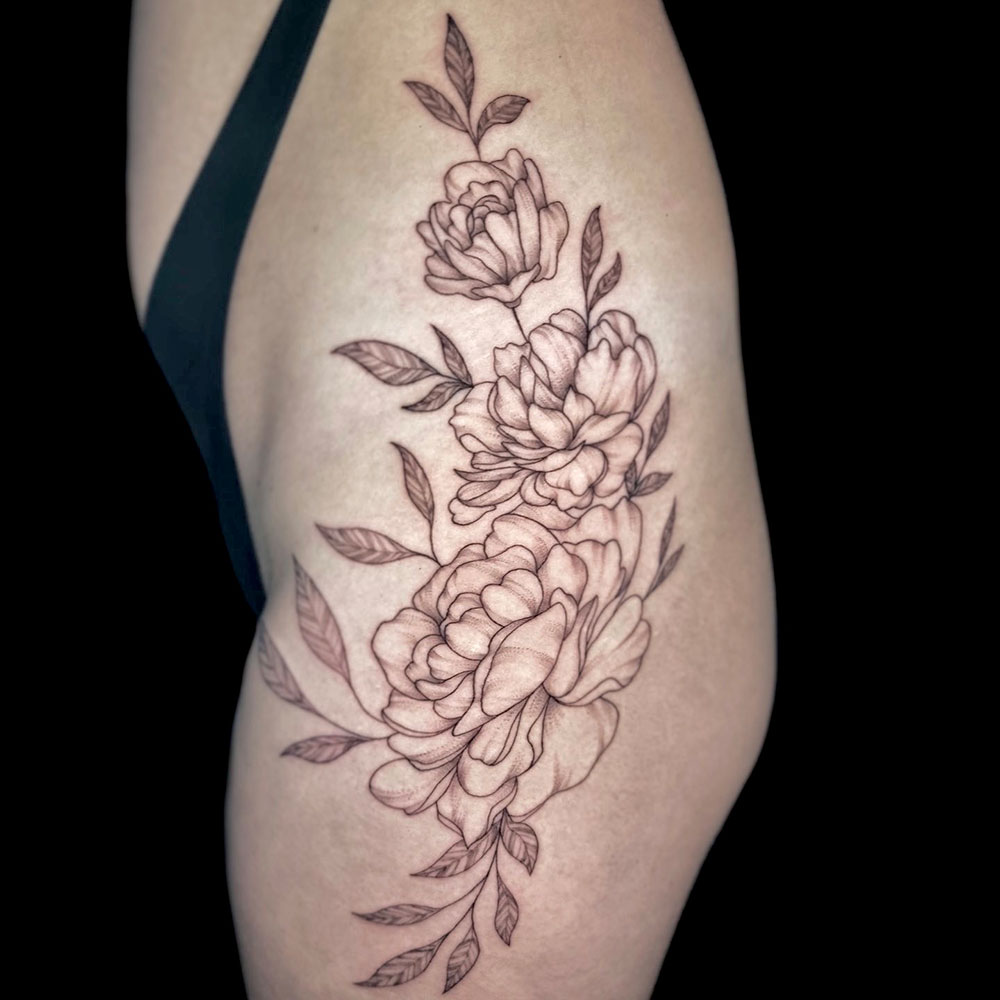 Lijnwerk bloemen tattoo Roza