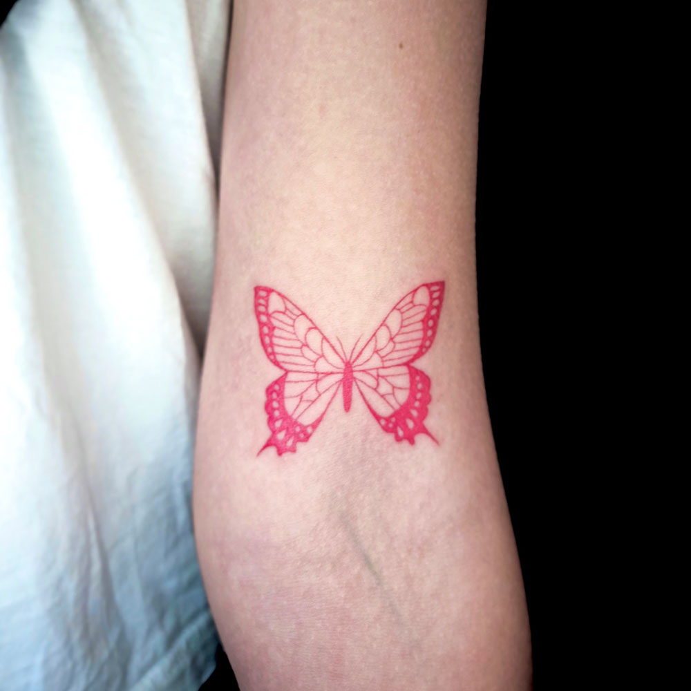 Rode minimalistische vlinder tattoo Roza