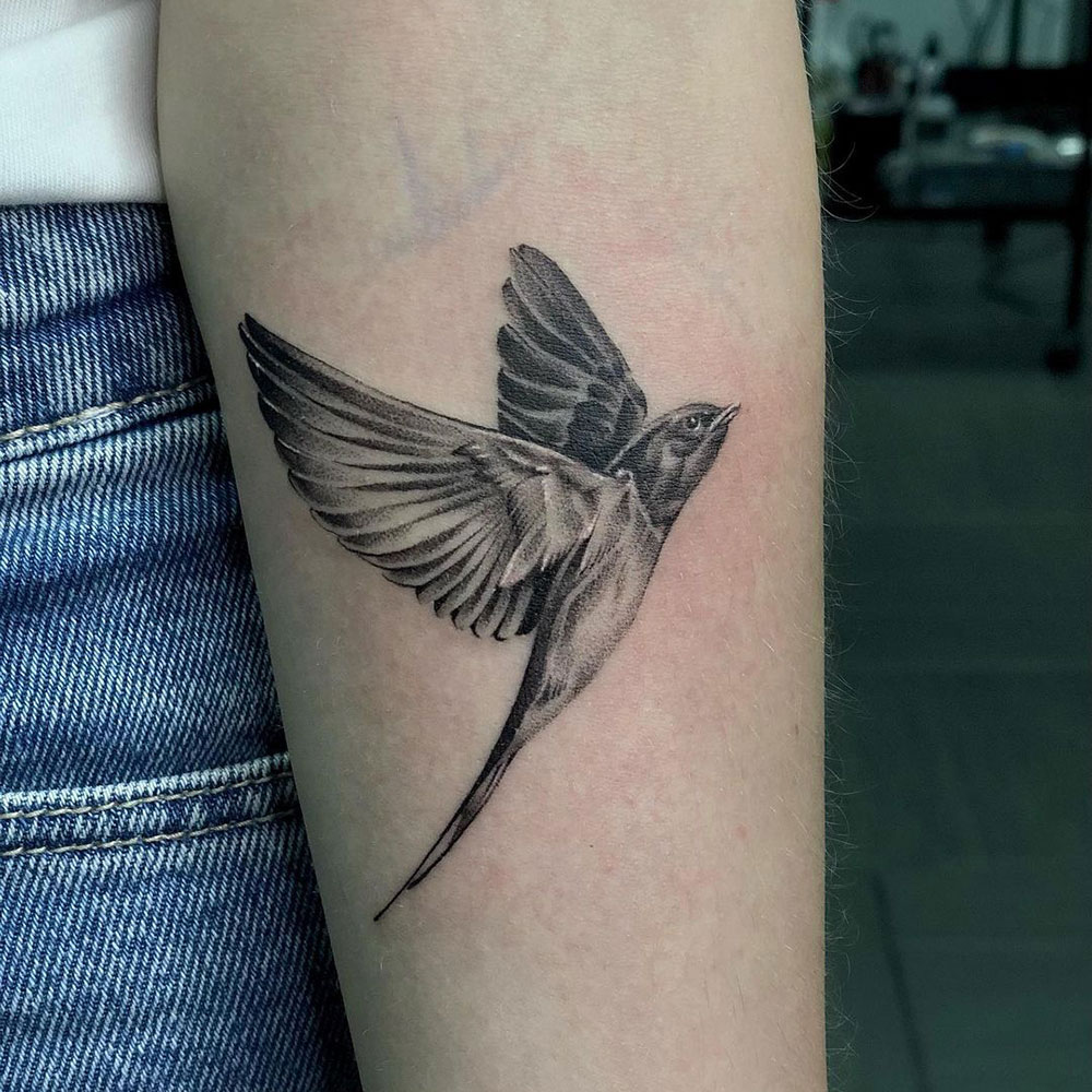 Black and grey vogel tattoo Ekaterina Vainer